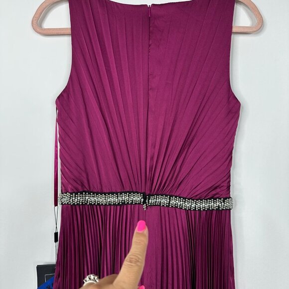 NWT Mac Duggal Pleated Sleeveless Bateau Gown Berry 6 #9839 - Picture 6 of 11